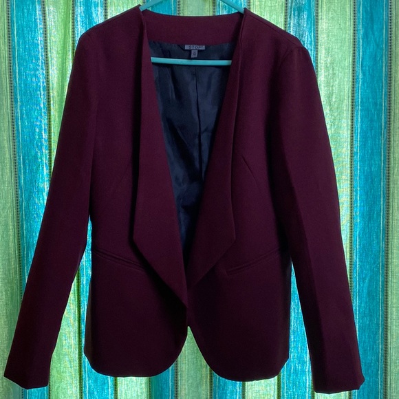 Jackets & Blazers - A blazer that you’ll absolutely love to wear! #UnUsed